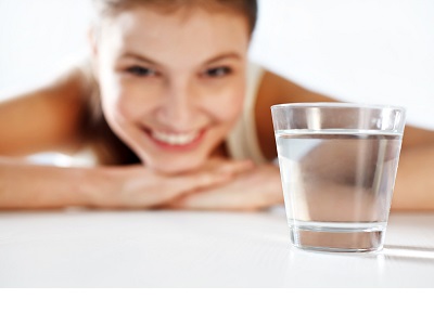 برای جلوگیری از خشکی دهان مایعات مصرف کنید برای جلوگیری از خشکی دهان مایعات مصرف کنید